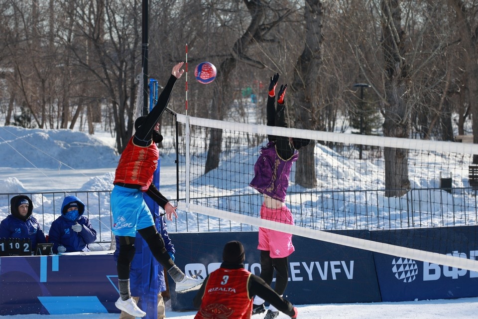    Финал Кубка России по волейболу на снегу в Барнауле Олег УКЛАДОВ