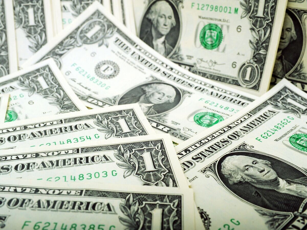    Банкноты номиналом 1 доллар США© РИА Новости . Алексей Сухоруков