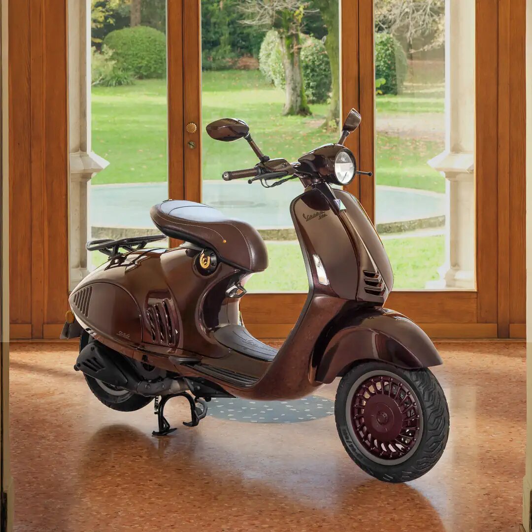 Vespa 946 Horse