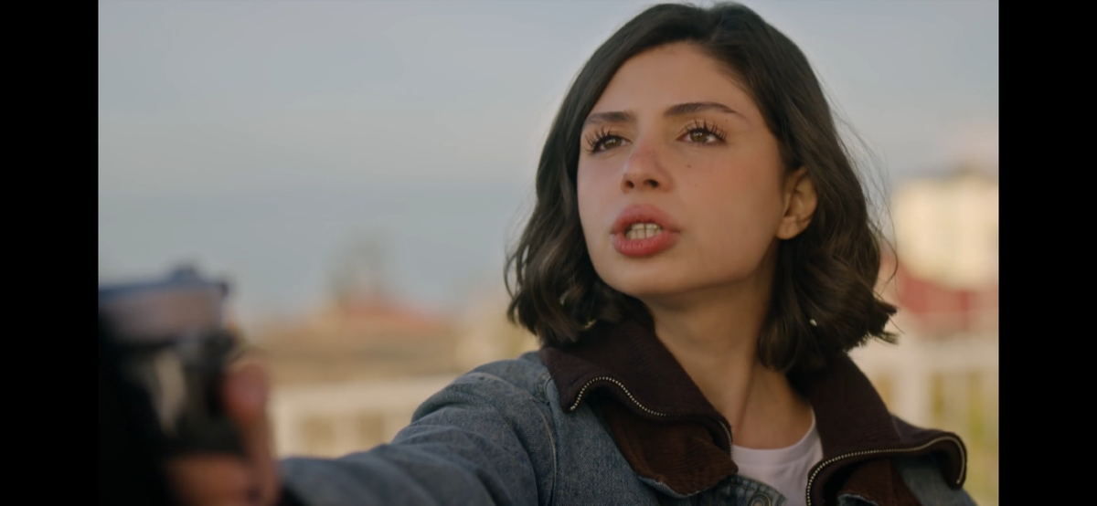 Стоп кадр из сериала «Это море переполнится»