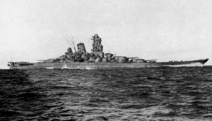 Линкор "Ямато" тоже планировали использовать как береговую батарею, и тоже не получилось