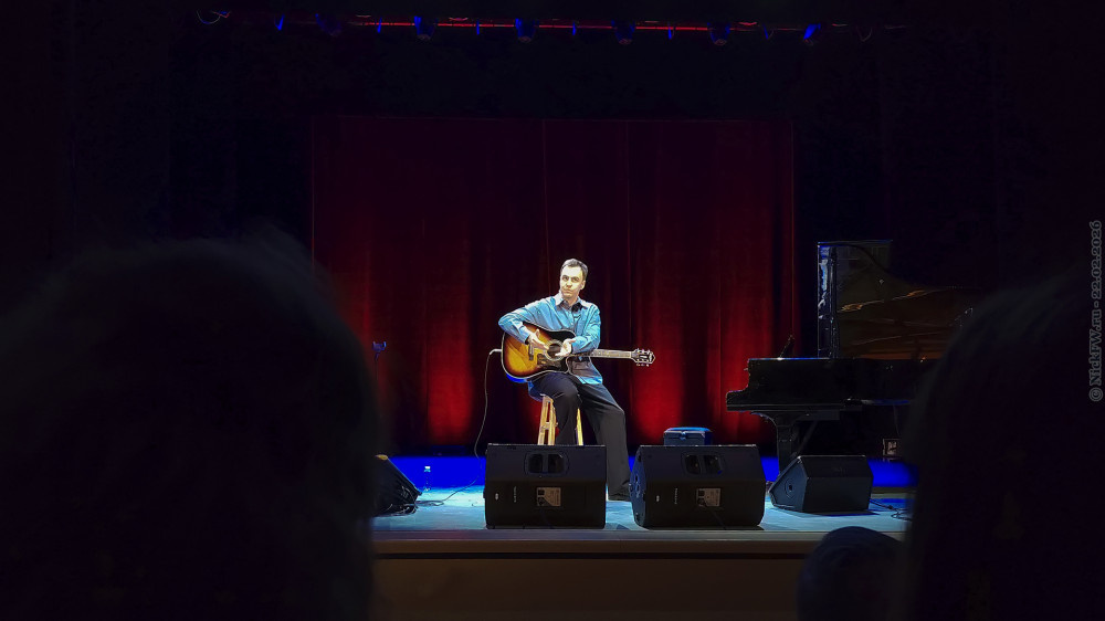 2. Иван Абрамов на сцене ДК Московский © NickFW.ru — 22.02.2026г.