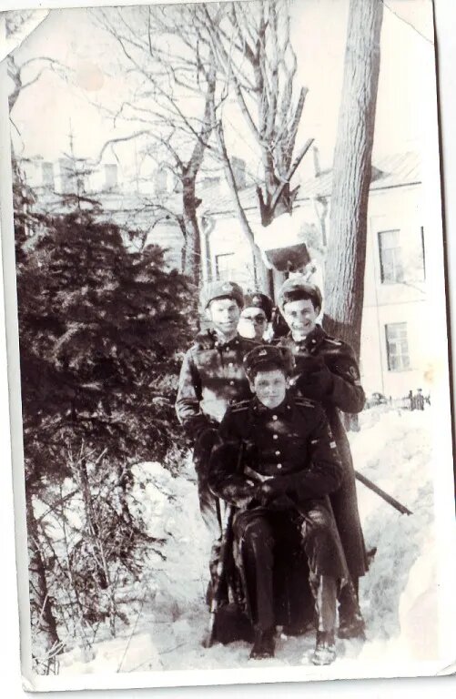 Баловсвто при уборке снега.