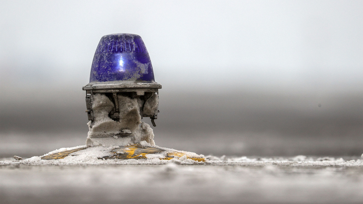    Взлетно-посадочная полоса ВПП фонарь снег ГЛП