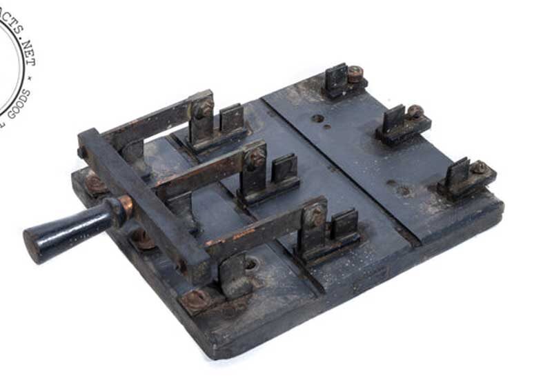 Первые выключатели