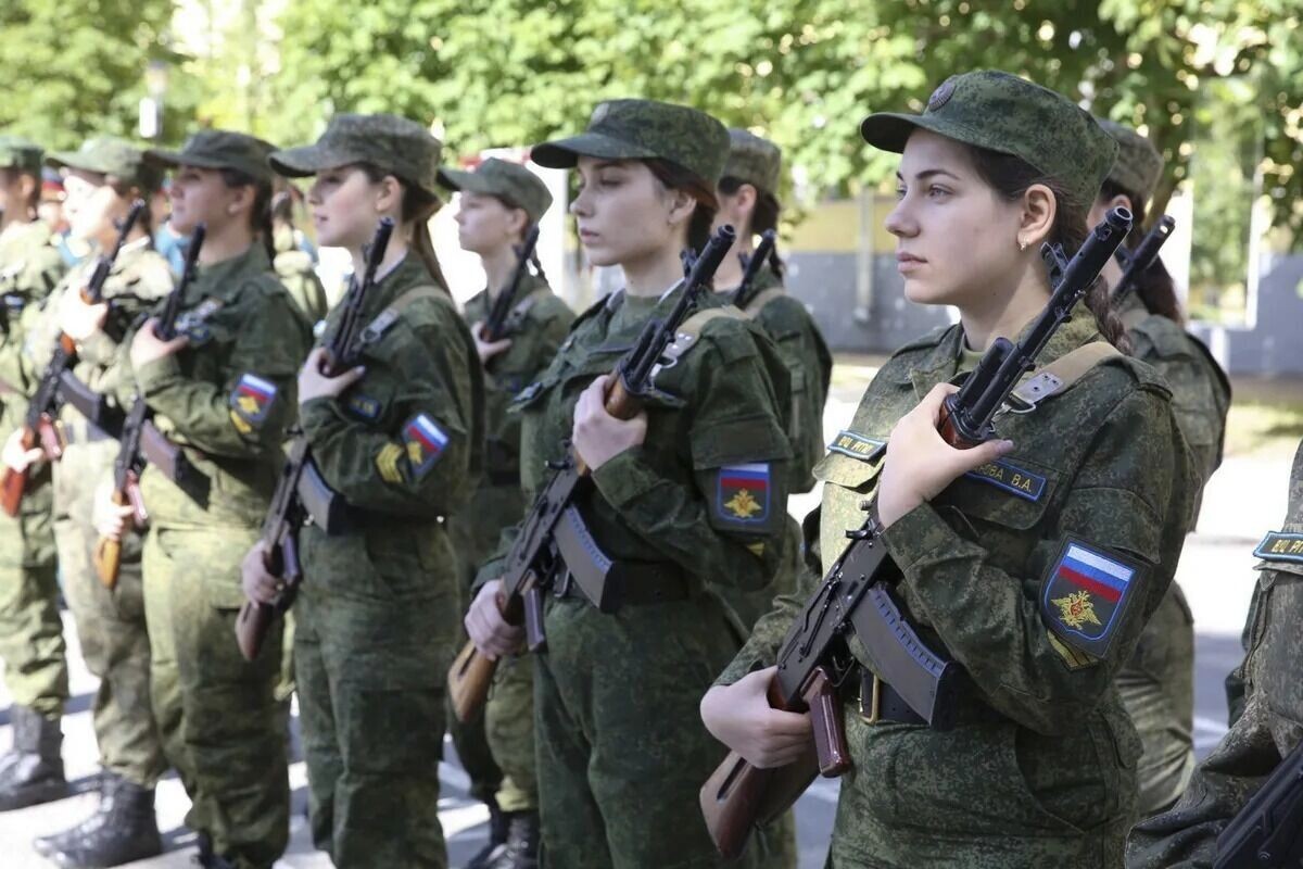    В России 45 тыс. женщин имеют воинское звание   Минобороны