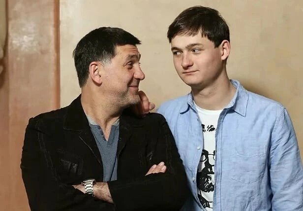    Теплые моменты: Сергей Пускепалис рядом с сыном Глебом.