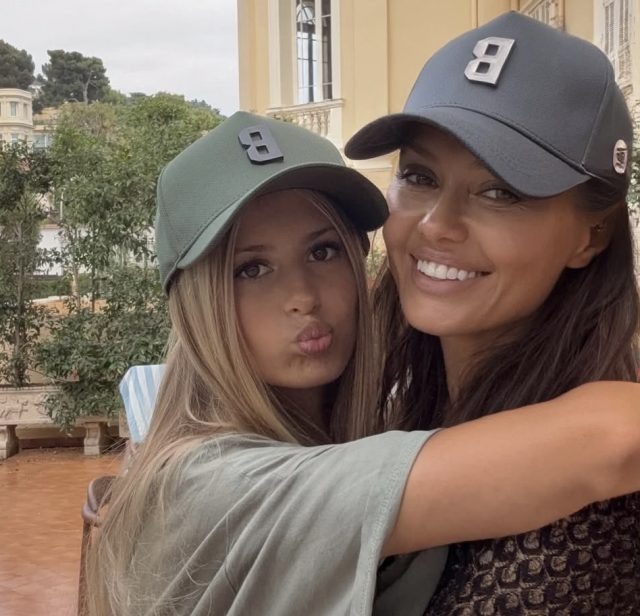    Анджелина и Виктория Боня. Фото: @victoriabonya (Instagram*)