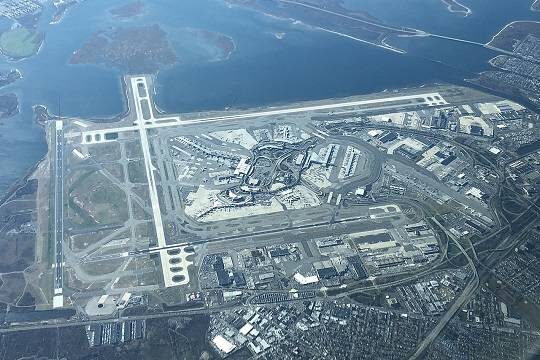    Снежная буря парализовала аэропорты США (фото: Wikimedia Commons/ KenzieAbraham)