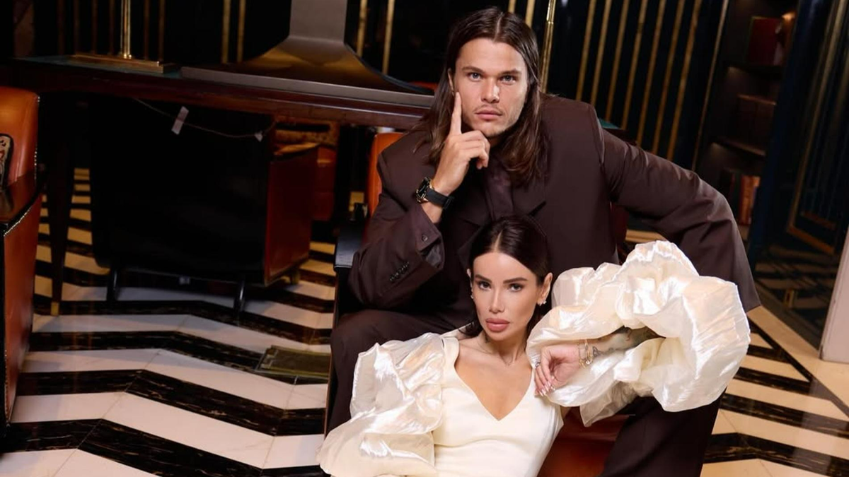    Айза-Лилуна Ай с мужем. Фото: ТГ-канал aizalovesyou