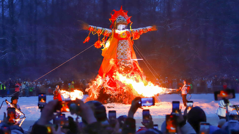 Празднование Масленицы в ЦПКиО им. Кирова на Елагином острове.📷Фото: Надежда Капранова