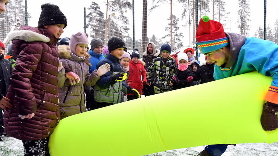 Празднование Масленицы в детском социальном центре «Умиление» в Вырице Ленинградской области. Воспитанники центра во время празднования.📷Фото: Александр Коряков / Коммерсантъ