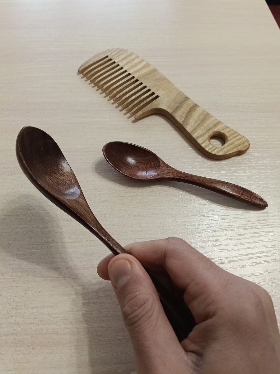 Автор канала ест теперь только деревянной ложкой