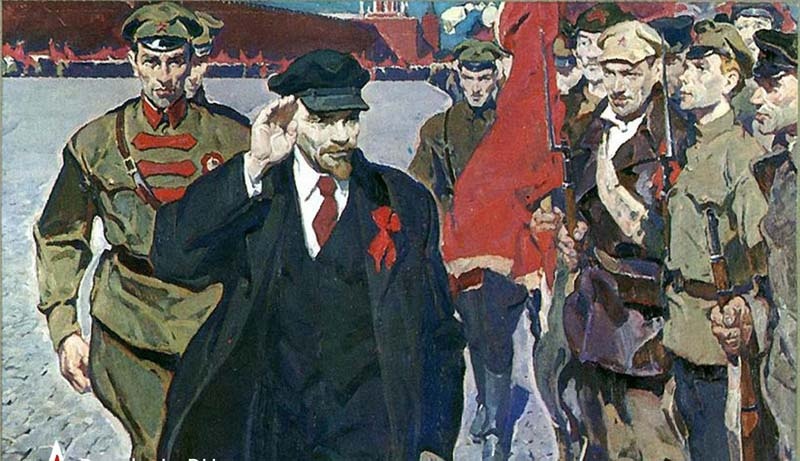 "Честь имею!" — Ленин тролит красногвардейцев царским воинским приветствием на параде Всеобуча в 1918 году.  