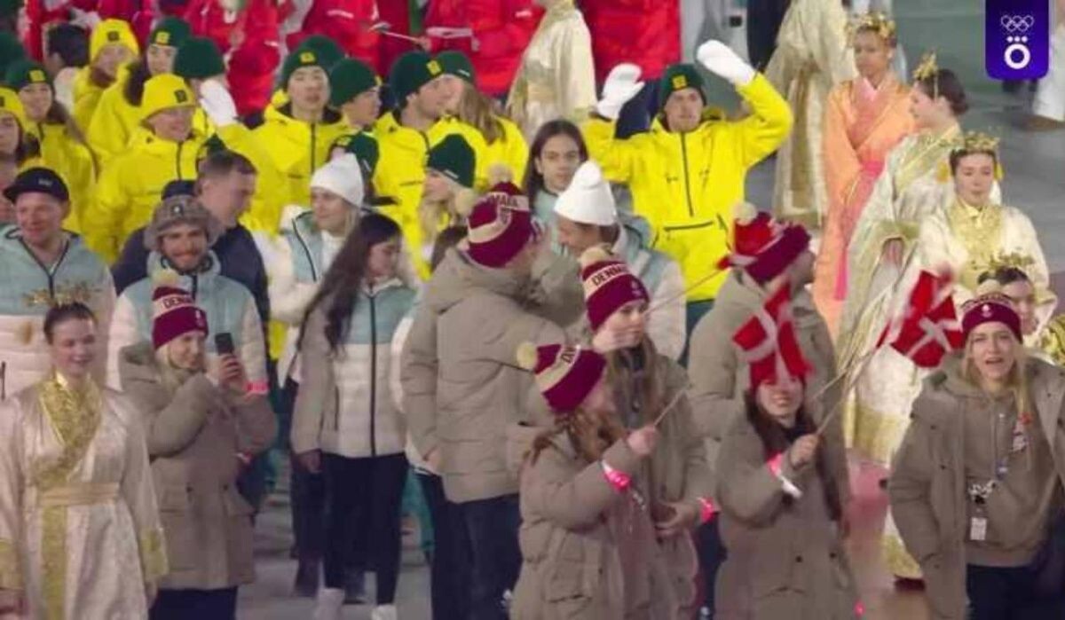     Россияне на закрытии ОИ. Источник: Okko Автор фото: Скриншот видео