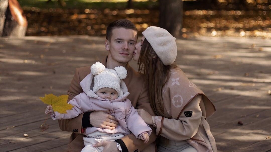 Милая семья – как живут в браке сын и невестка Валерии?