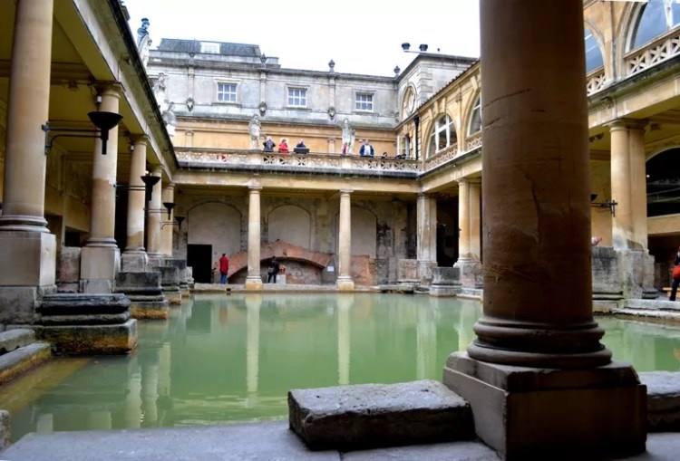 Римская баня в Аква Сулис, небольшим городке в римской провинции Британия. Сегодня это английский город Бат в графстве Сомерсет / Источник: thoughtco.com