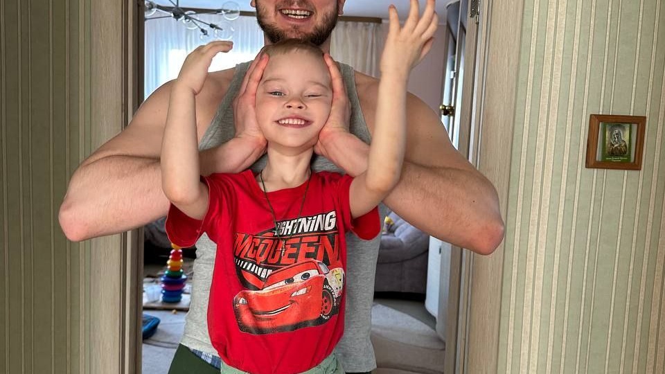 Двойняшки сходили на праздник и дождались дядьку