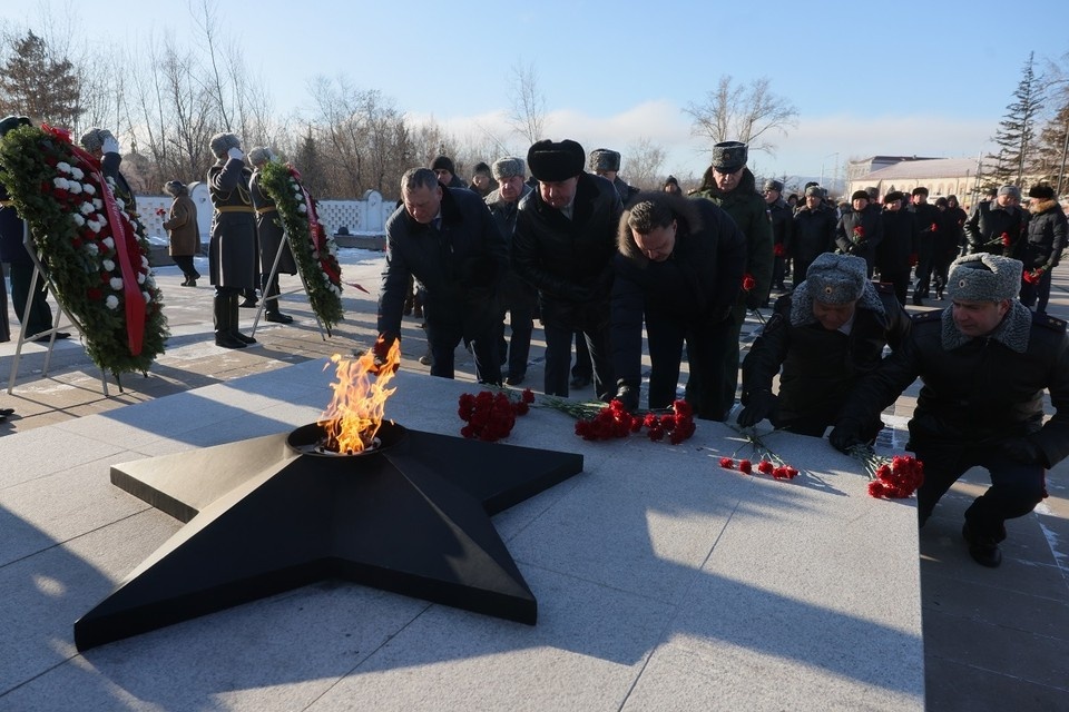    В Красноярске почтили память защитников Отечества. Фото: краевое правительство