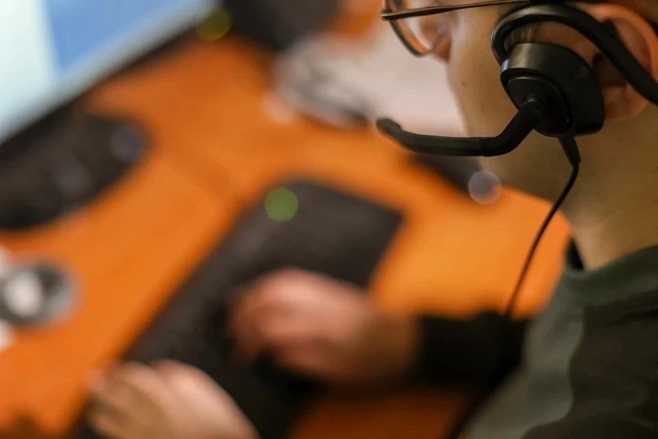    Звонки поступают на домашние и мобильные телефоны. ЛЕНЦ Мария | Архив КП