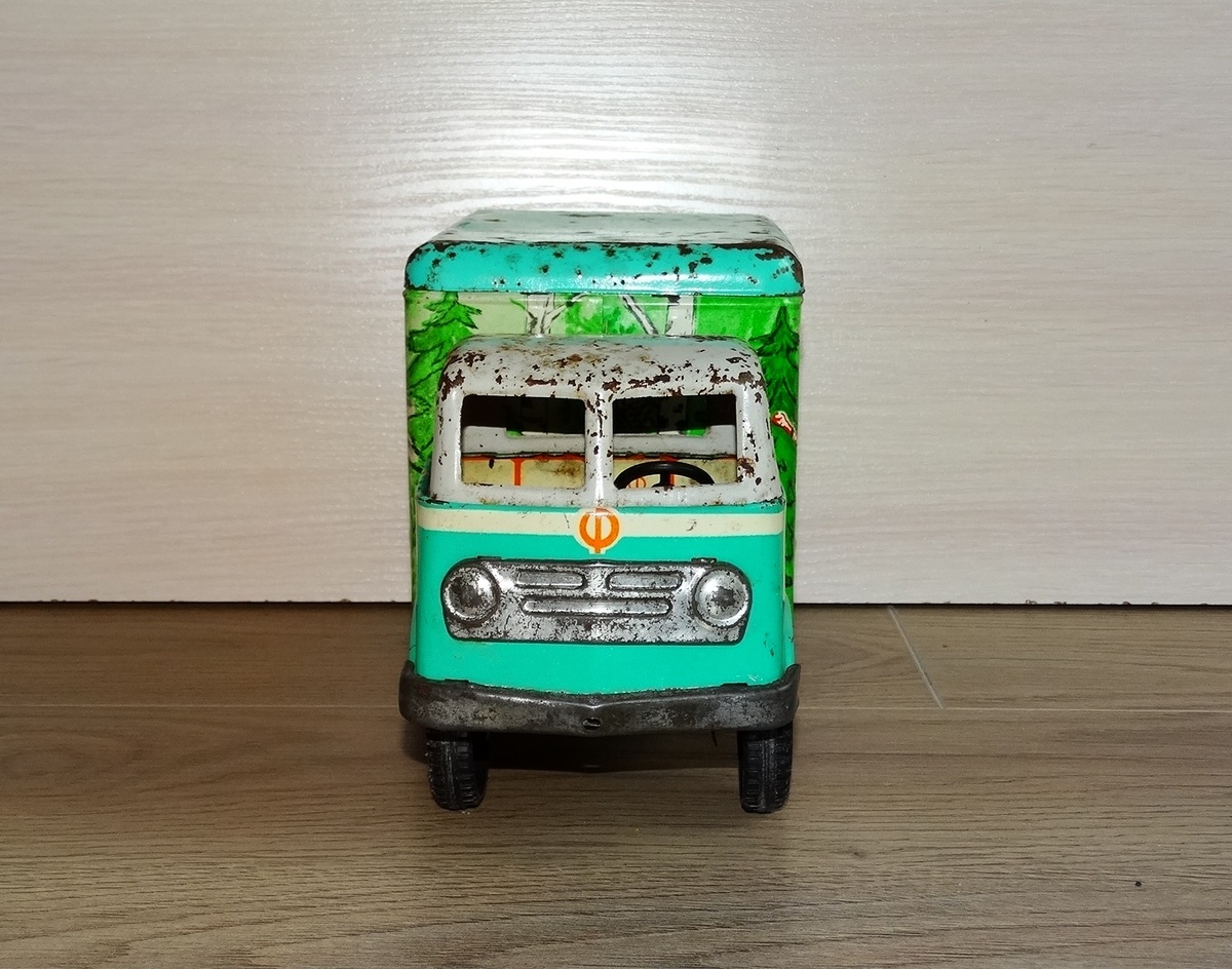 Грузовой автомобиль. Производитель п/о "Радуга", г. Верхняя Пышма, фото автора.