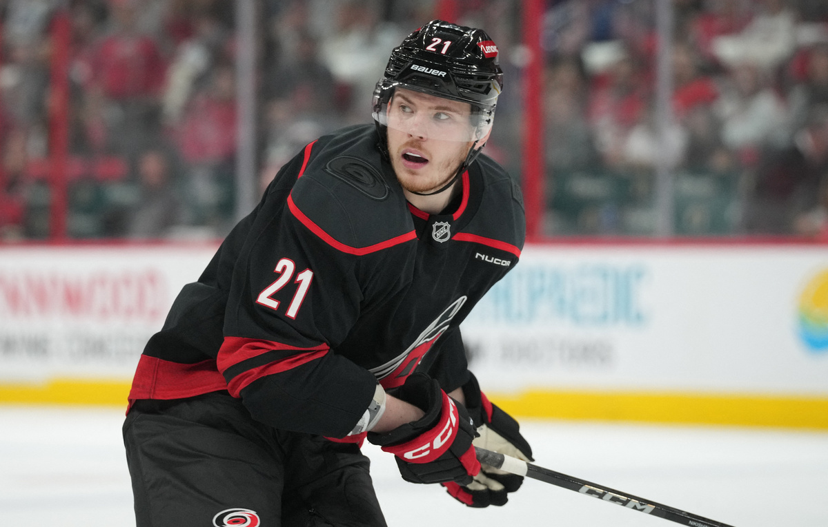    Защитник "Каролины" Александр Никишин  James Guillory-Imagn Images via Reuters Connect