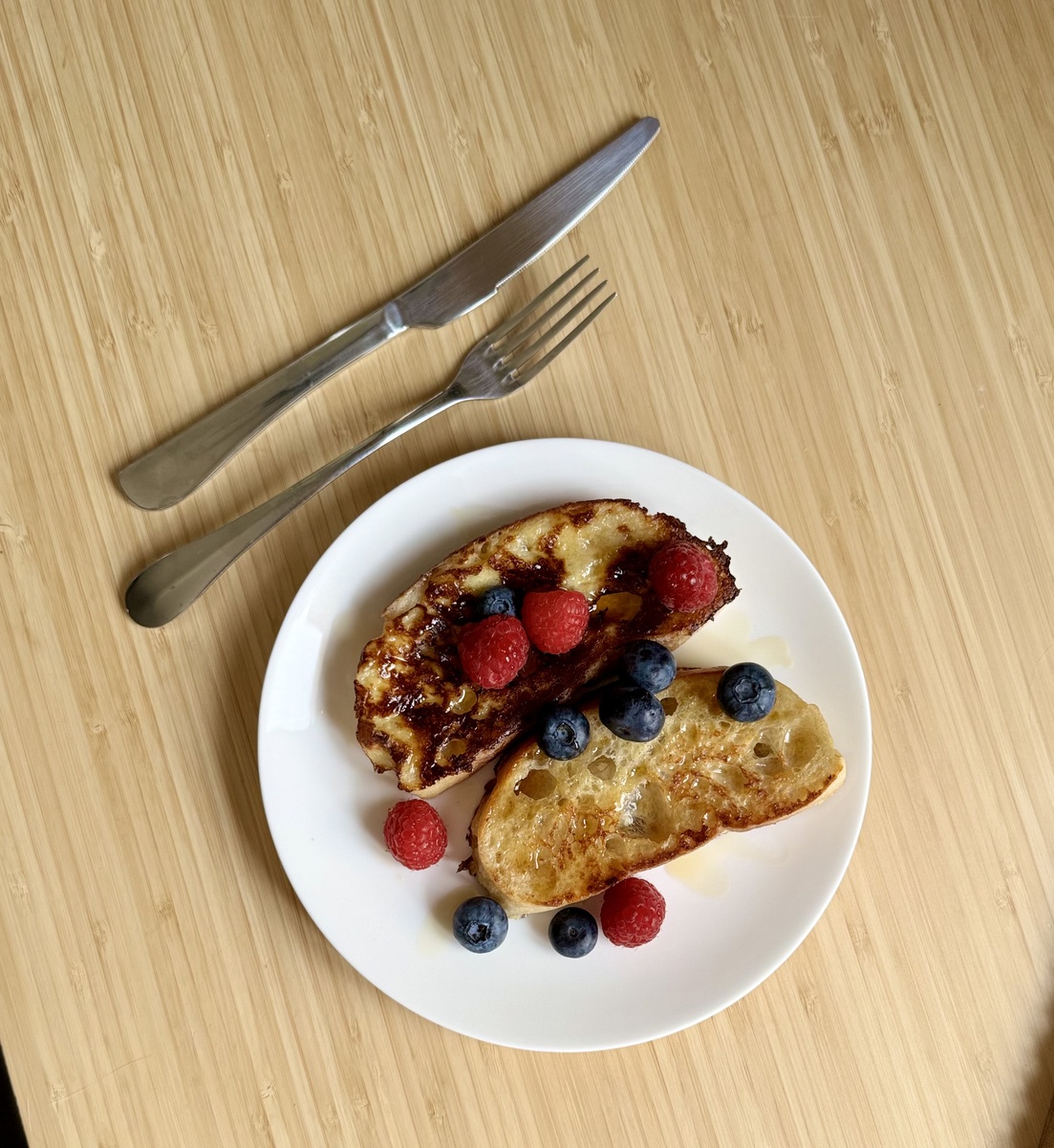 Пришлось встать пораньше и приготовить праздничный завтрак 😉