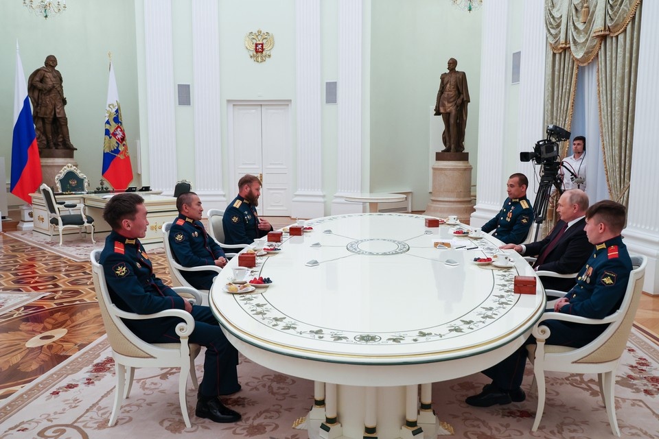    Встреча президента России Владимира Путина с экипажем танка "Алеша" в Москве. Фото: Михаил Климентьев/ТАСС