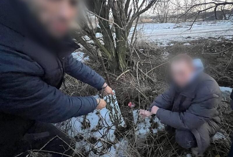 Молодой учитель и его родственник попались на «закладке» мефедрона в Волгограде