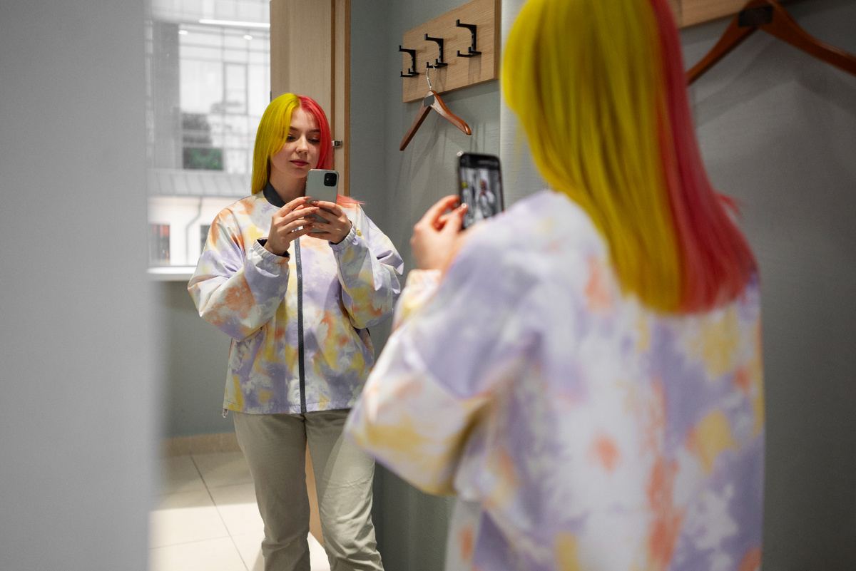 Такая «самообъективация» способствует отчуждению от своего тела и стыду за него. Фото: www.freepik.com