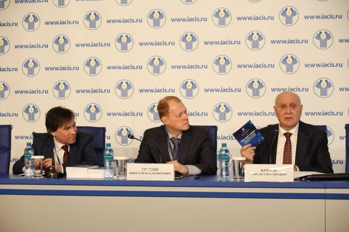 Читайте также: В Санкт-Петербурге прошла презентация книги о «правилах» наблюдения за выборами.
