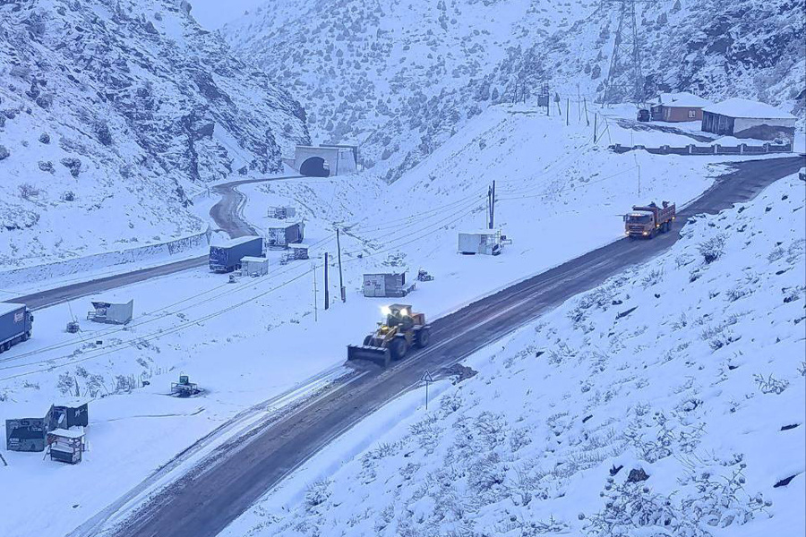    Дорога Душанбе — Чанак — единственная трасса, которая связывает столицу Таджикистана с северной частью республики. Фото с сайта sugdpressa.tj