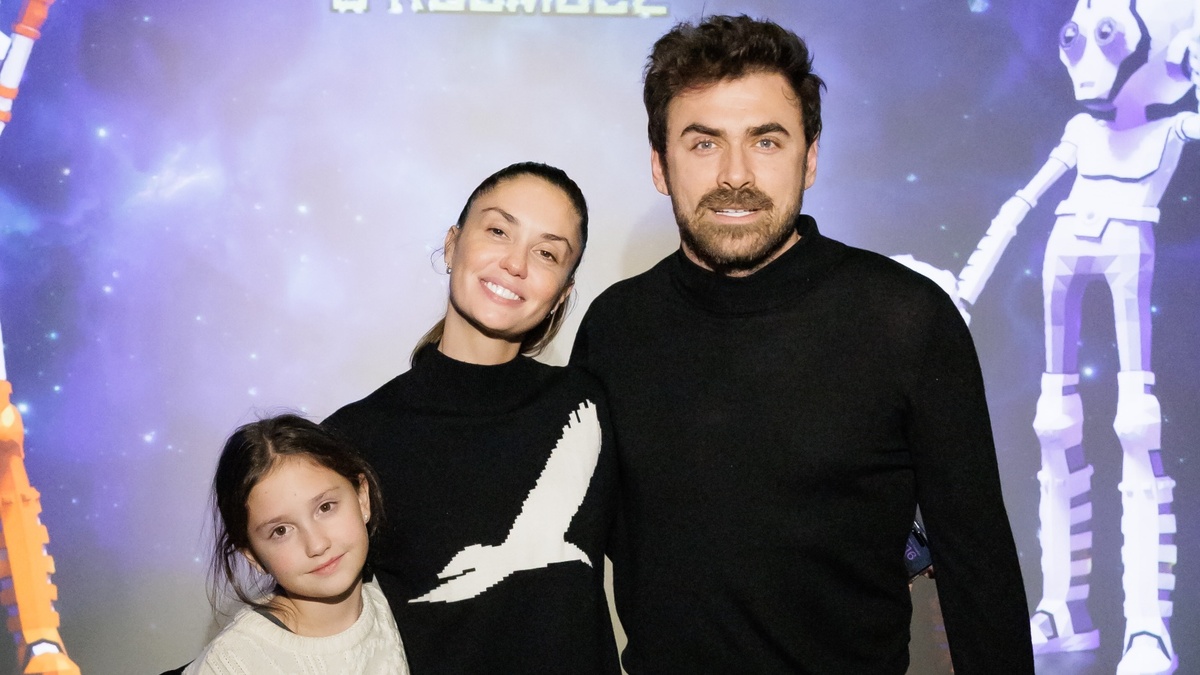 Агата Муцениеце вышла в свет с дочкой на фоне скандала с Павлом Прилучным