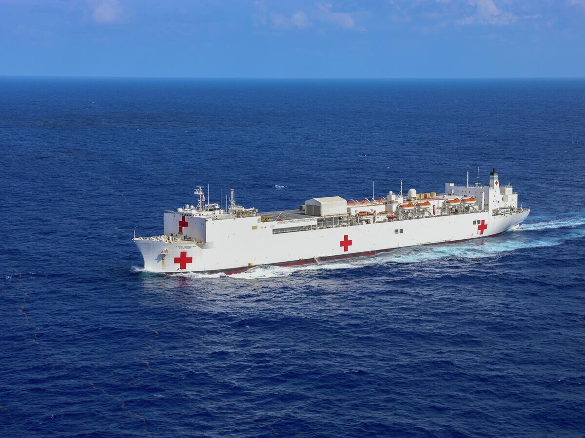    Госпитальное судно USNS Comfort ВМС США | © Фото : U.S. Navy / Petty Officer 2nd Class Rylin Paul