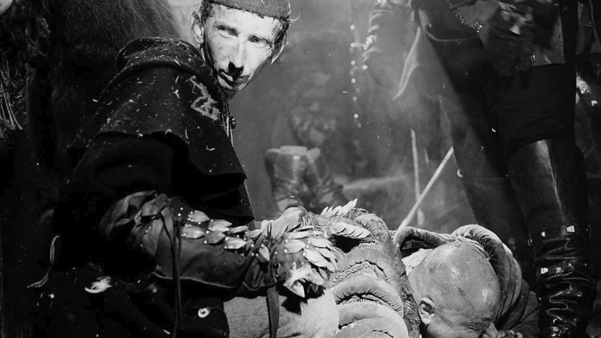 Кадр из фильма "Трудно быть богом"