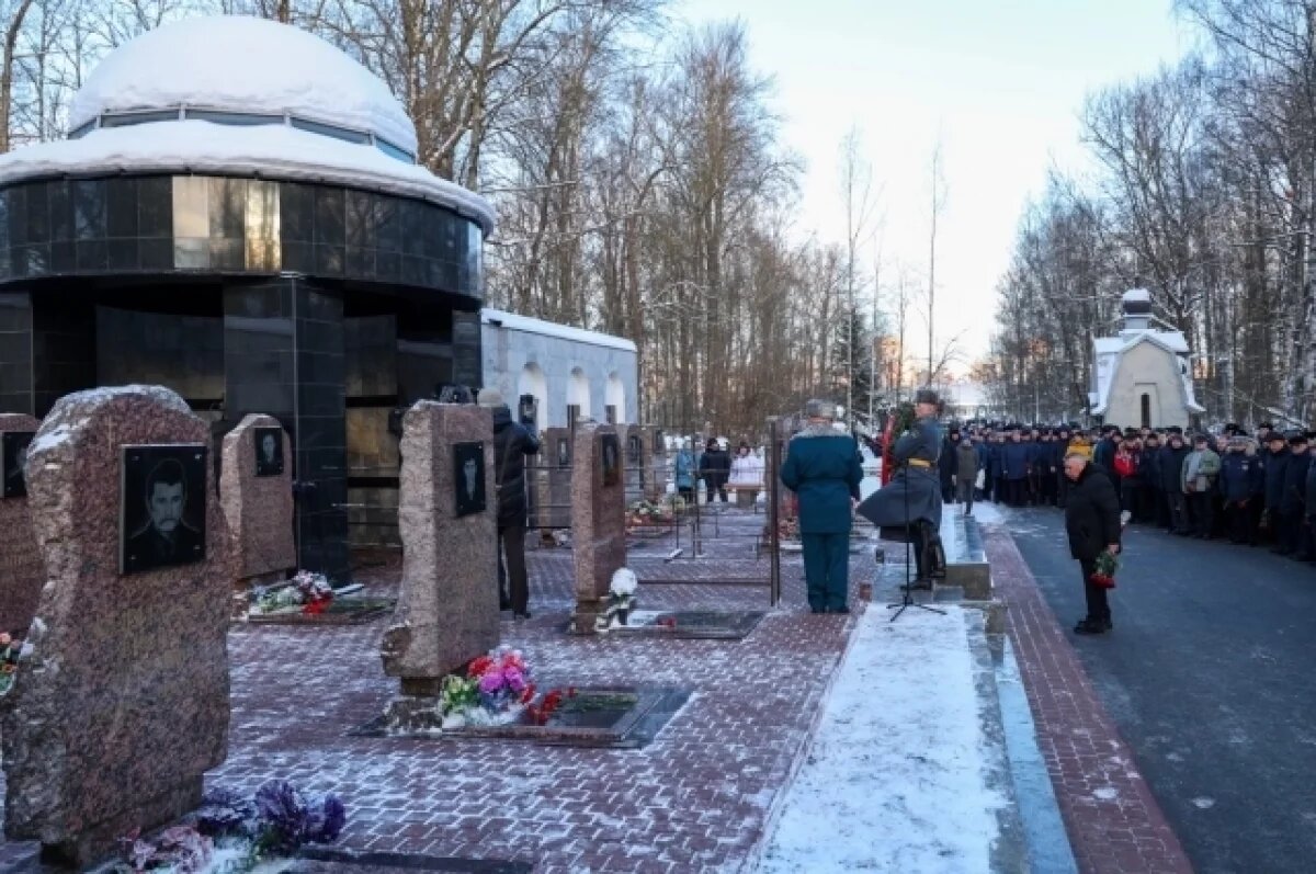    В Петербурге почтили память жертв пожара в гостинице «Ленинград»