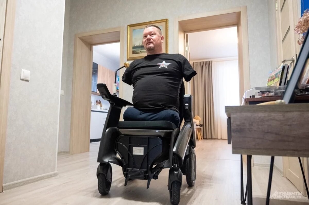    ​Бывший спортсмен и командир взвода ПТУР Максим Бахарев лишился рук и ног, спасая товарищей в зоне СВО.