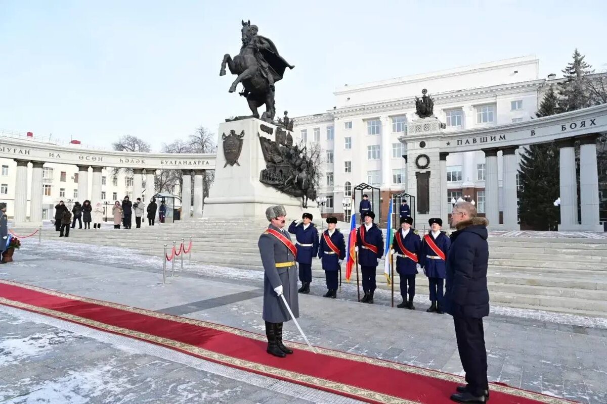    Глава Башкирии Радий Хабиров поздравил защитников Отечества с праздником
