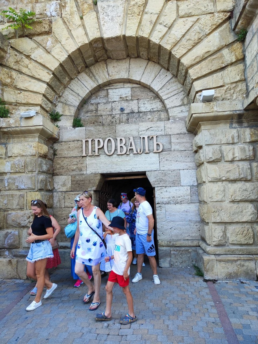 В Пятигорске, кроме Цветника и канатки на Машук, стоит посетить Провал - до полной картины!