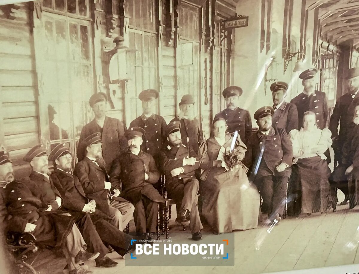 Проводы начальника ст. Нижний Тагил на вокзале. Конец XIX века / Фото: музей истории Свердловской железной дороги в Нижнем Тагиле  
