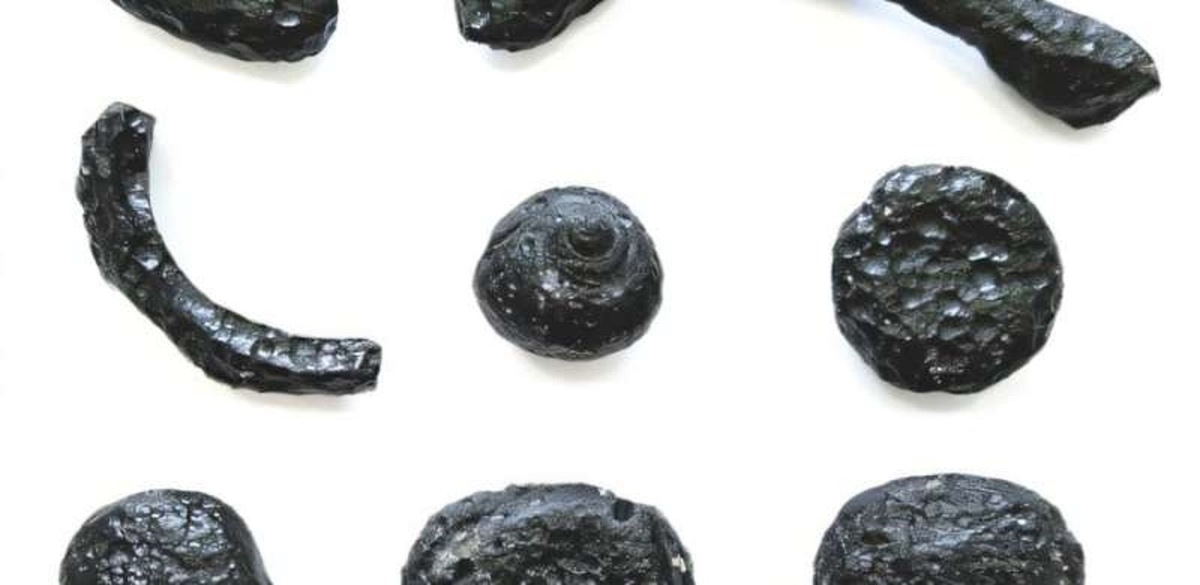    Образцы жерайситов — тектитов, найденных в бразильском штате Минас-Жерайс.