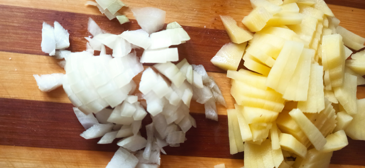 Половинка лука, половинка картошки