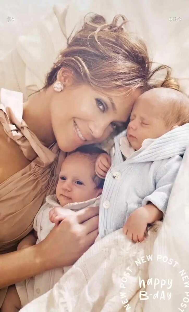 Лопес с детьми📷
