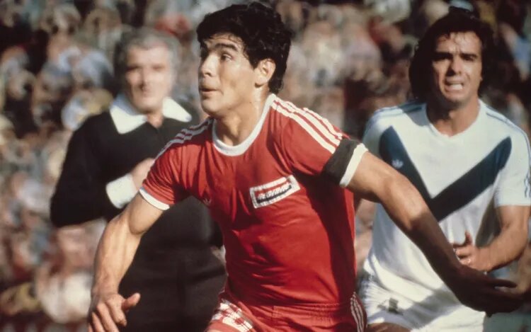    Диего Марадона в составе «Архентинос Хуниорс» / Источник фото: Getty Images