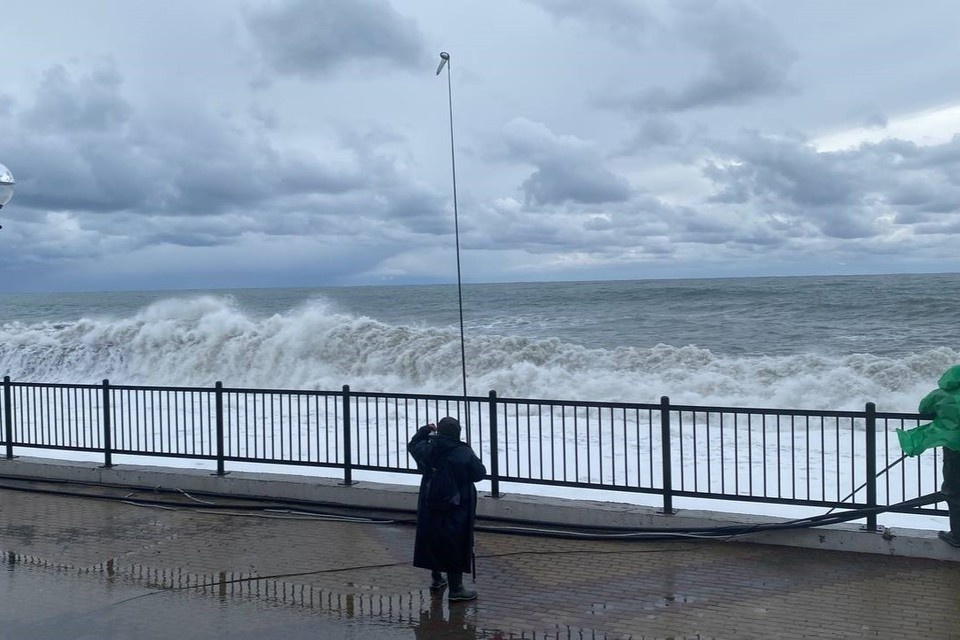    Наибольший урон от шторма пришелся на прибрежные территории Сочи Фото из архива КП