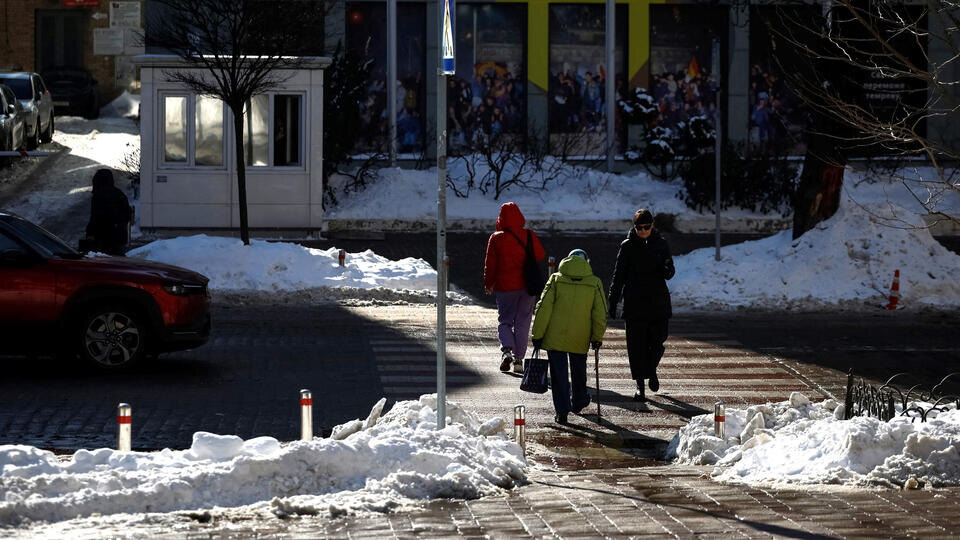     Политолог Никсон: Зеленскому безразлична судьба украинцев REUTERS/Gleb Garanich