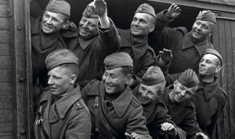 Уральцы отправляются на фронт, 1943 г.