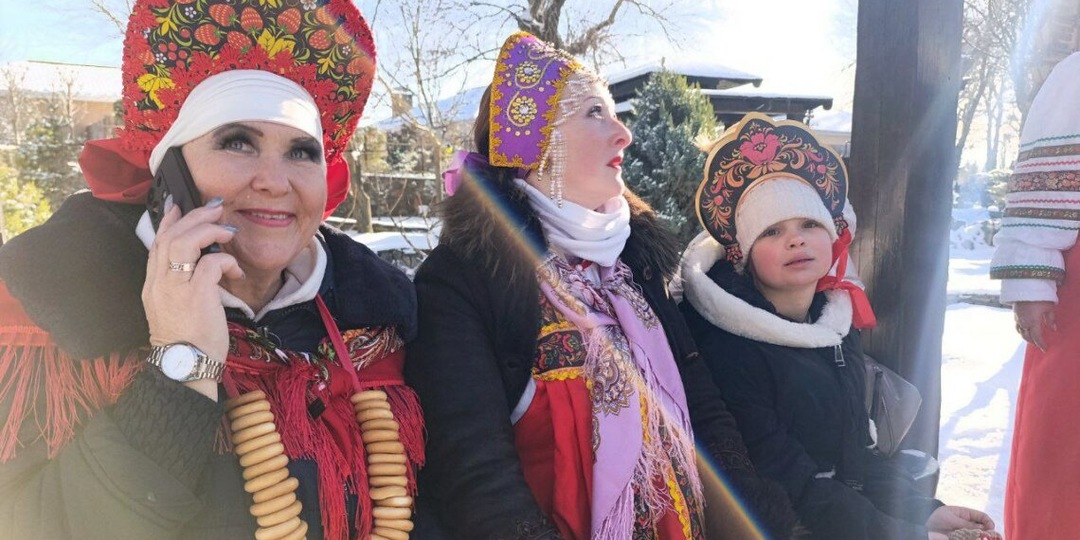 Парк Лога широко отметил Масленицу: фоторепортаж