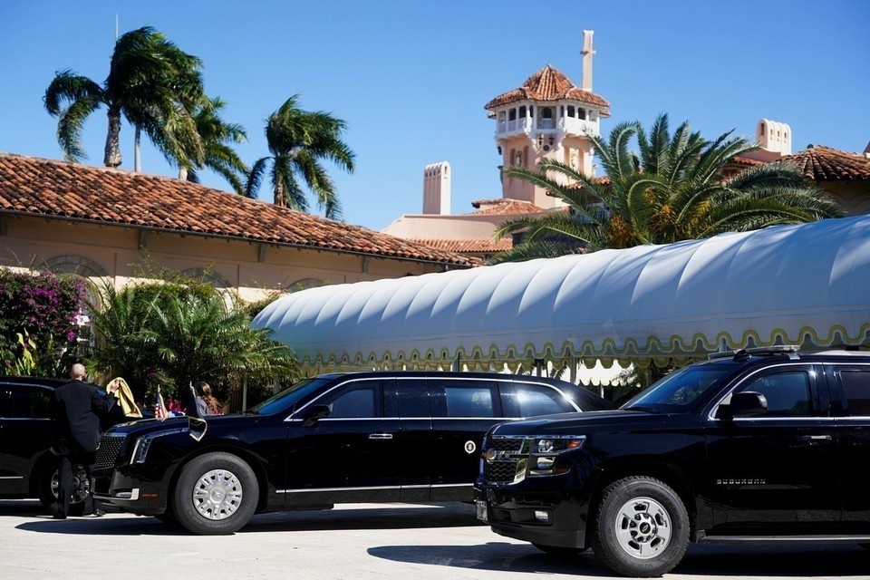    TMZ: пытавшийся проникнуть в дом Трампа мужчина был одержим делом Эпштейна REUTERS