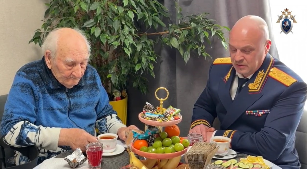    В Новгородской области 100-летнему ветерану войны вручили награду СК РФ